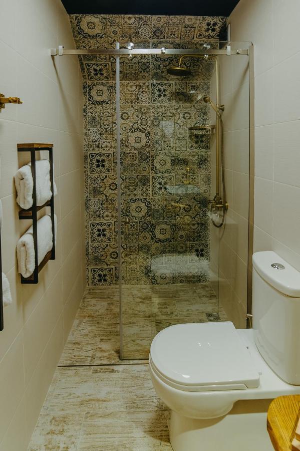Wanderholic Hotel Телави Екстериор снимка