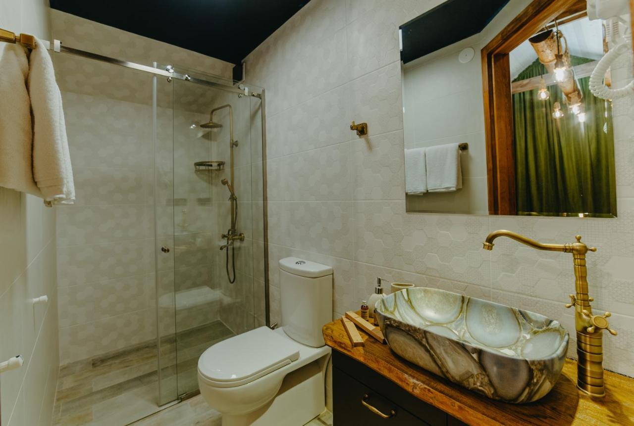 Wanderholic Hotel Телави Екстериор снимка