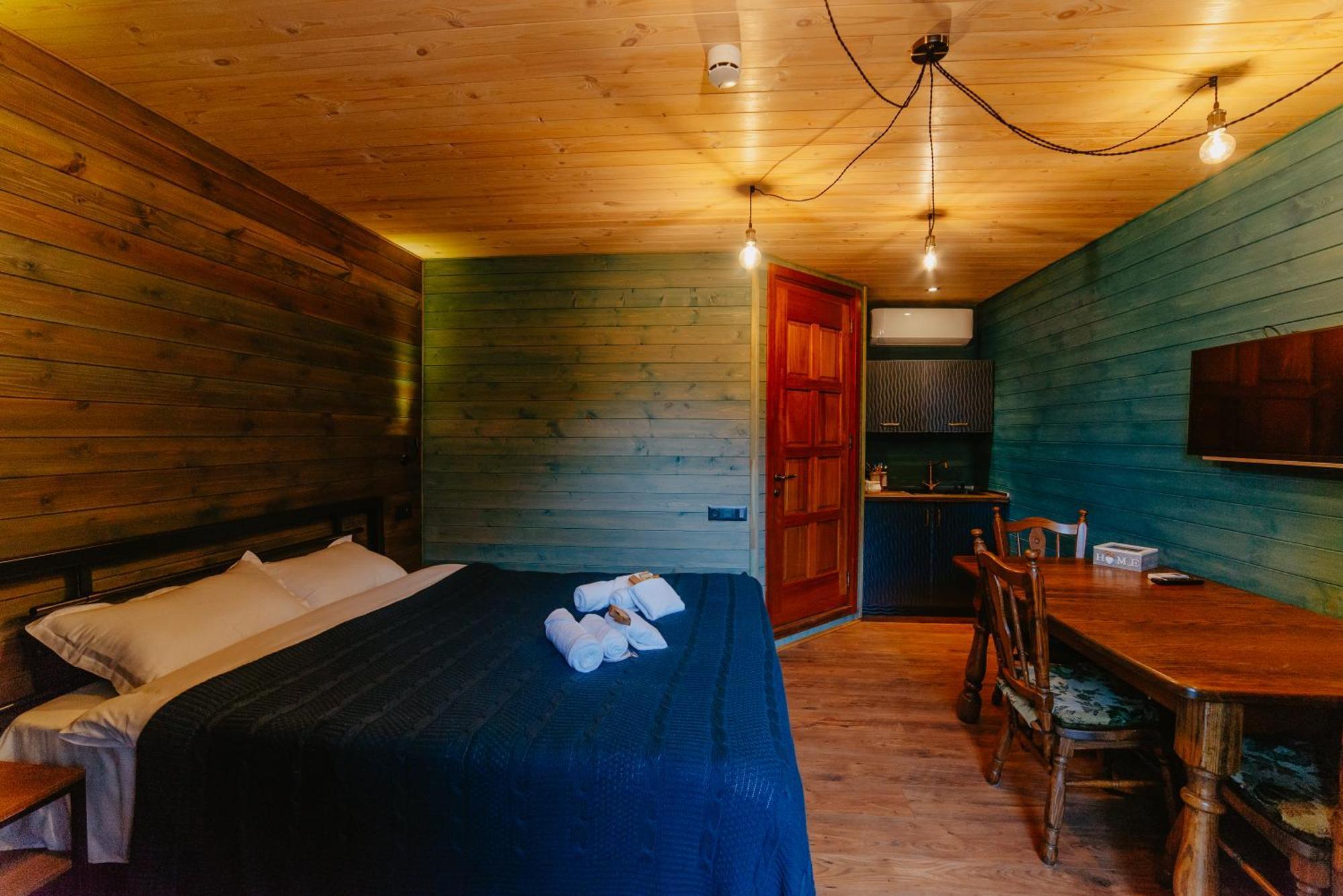 Wanderholic Hotel Телави Екстериор снимка