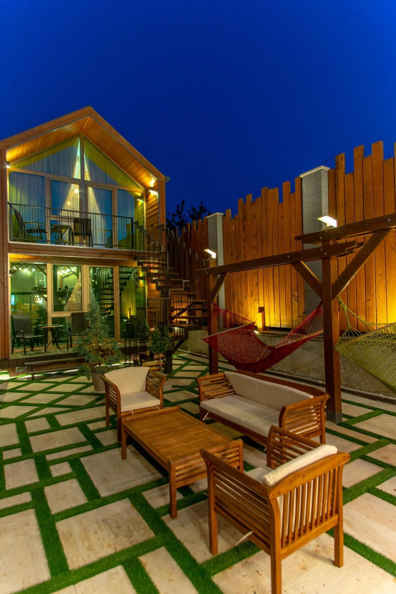 Wanderholic Hotel Телави Екстериор снимка