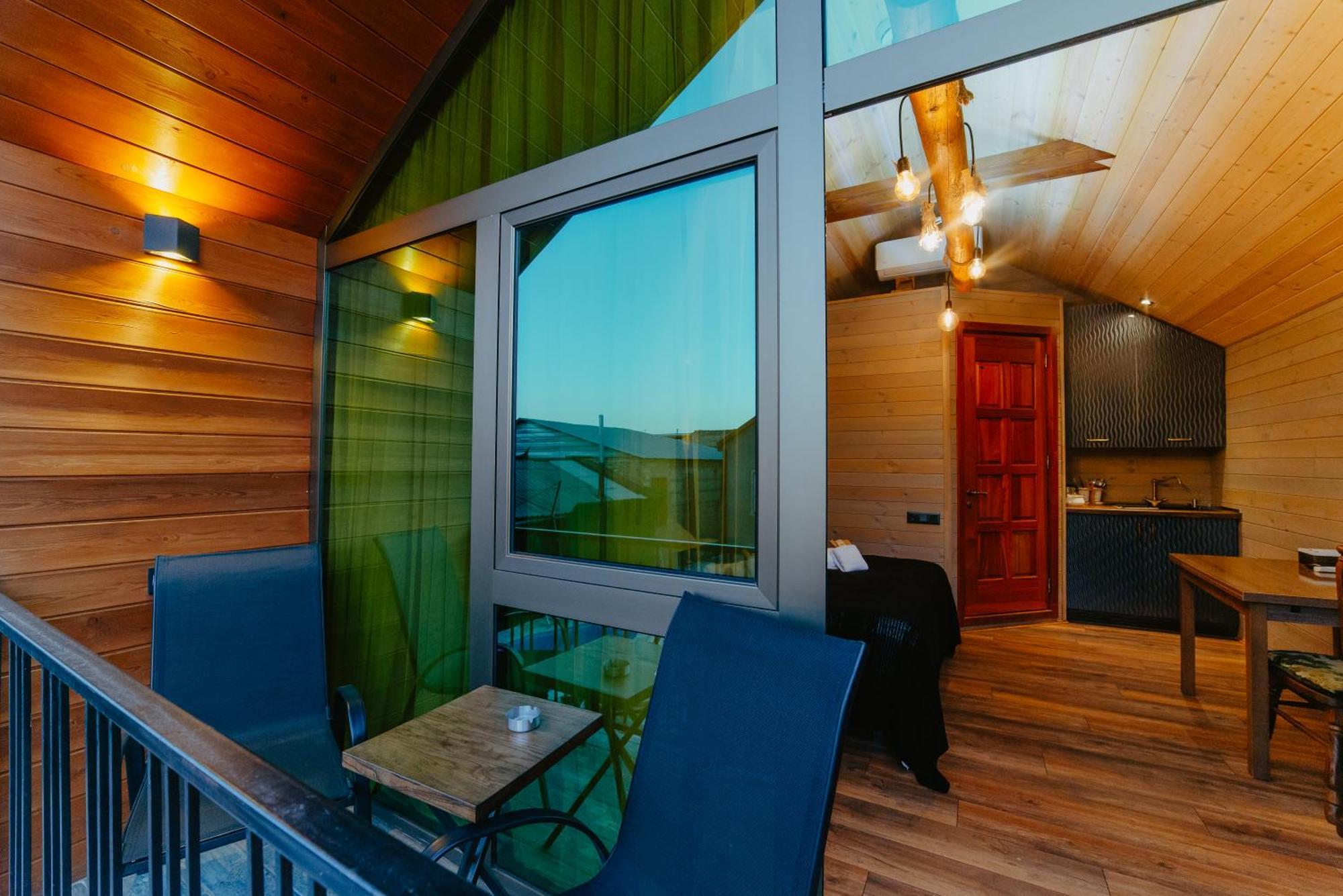 Wanderholic Hotel Телави Екстериор снимка