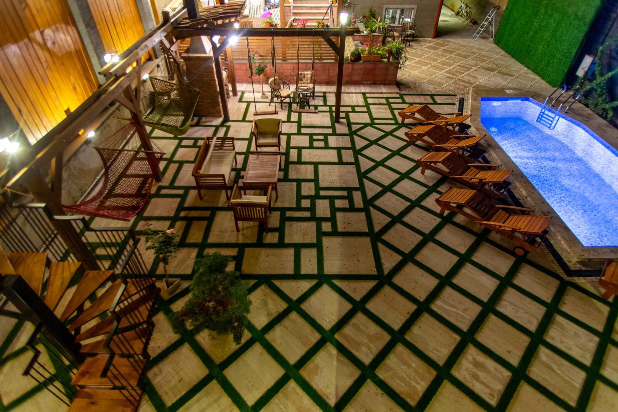Wanderholic Hotel Телави Екстериор снимка