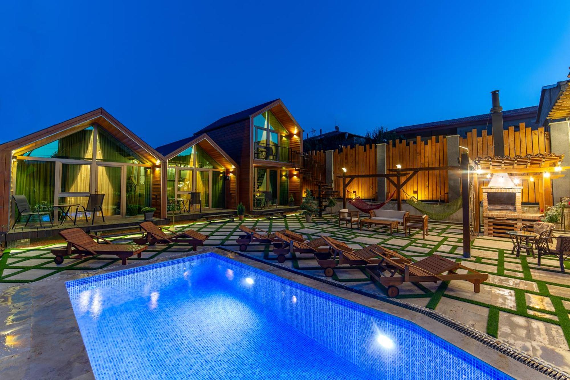 Wanderholic Hotel Телави Екстериор снимка