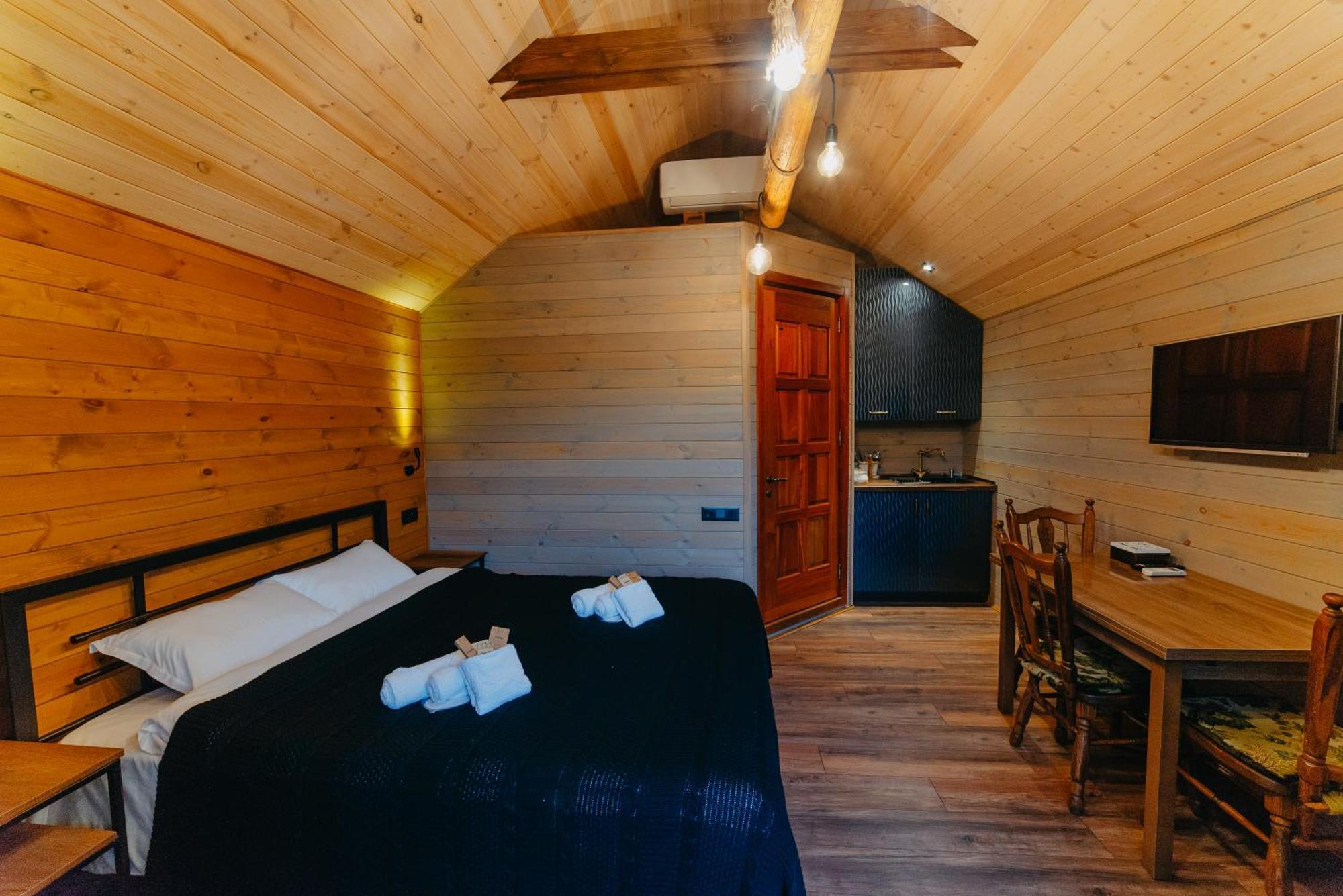 Wanderholic Hotel Телави Екстериор снимка