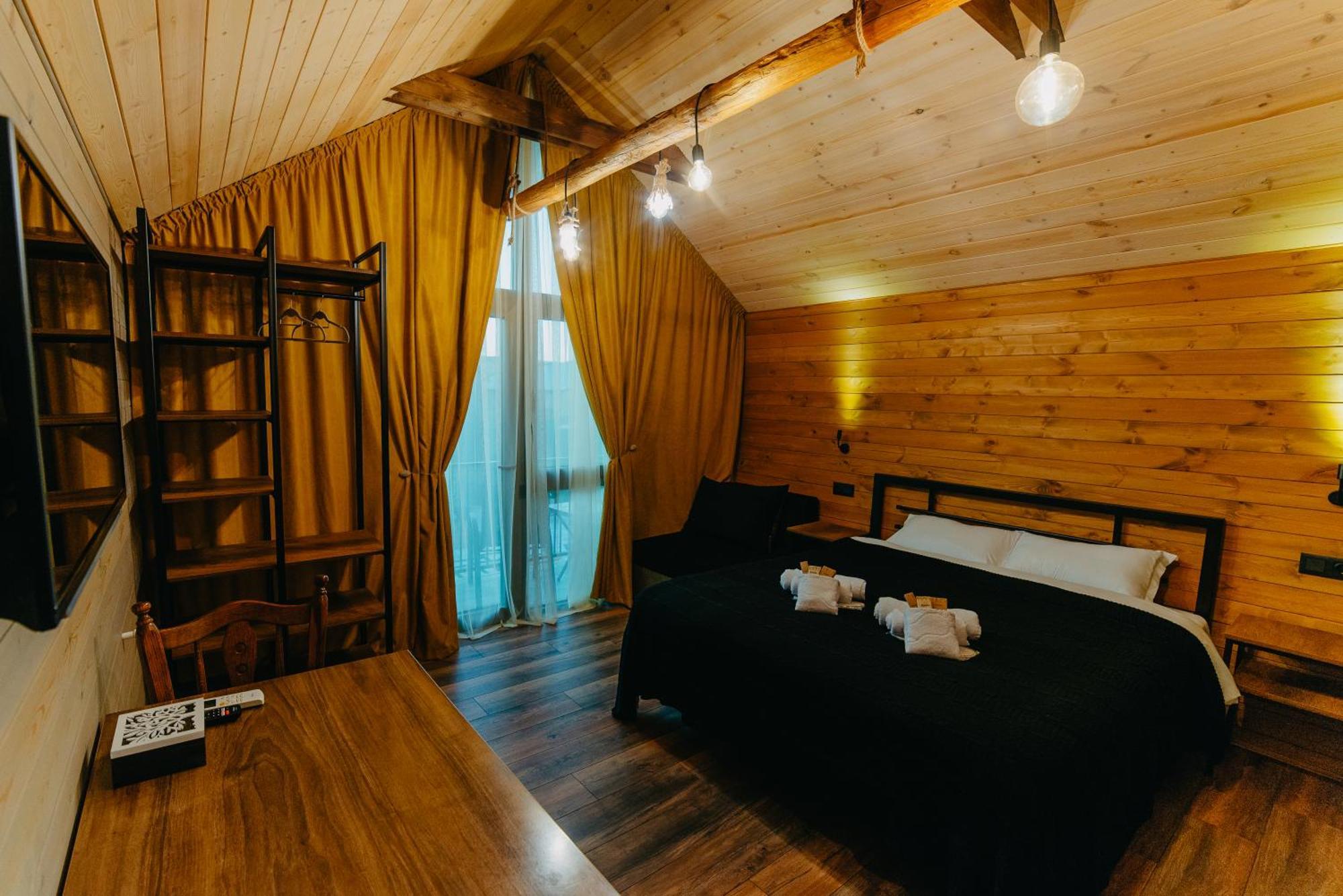 Wanderholic Hotel Телави Екстериор снимка